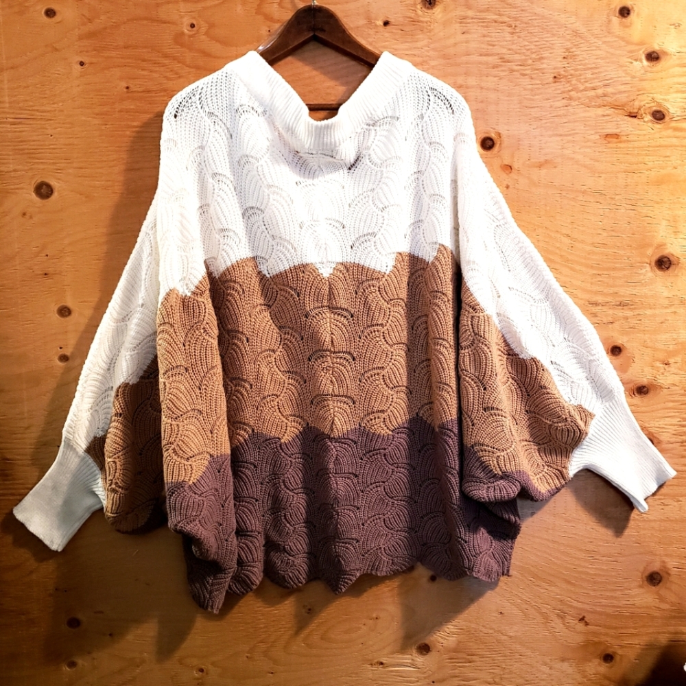 Andree By Unit Women's Scalloped Oversized Dolman Sleeves Sweater Size: 2X - Picture 2 of 8